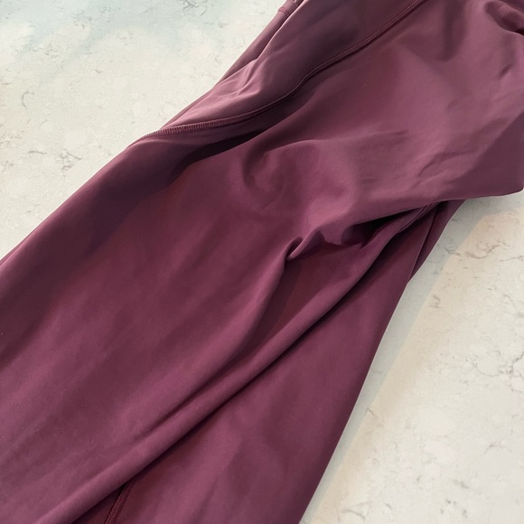 LULULEMON FAST AND FREE Crops 19” Size 6 - Picture 3 of 3
